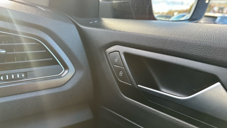 Volkswagen T-Roc 1.5 TSI EVO Design 5dr DSG Petrol Hatchback